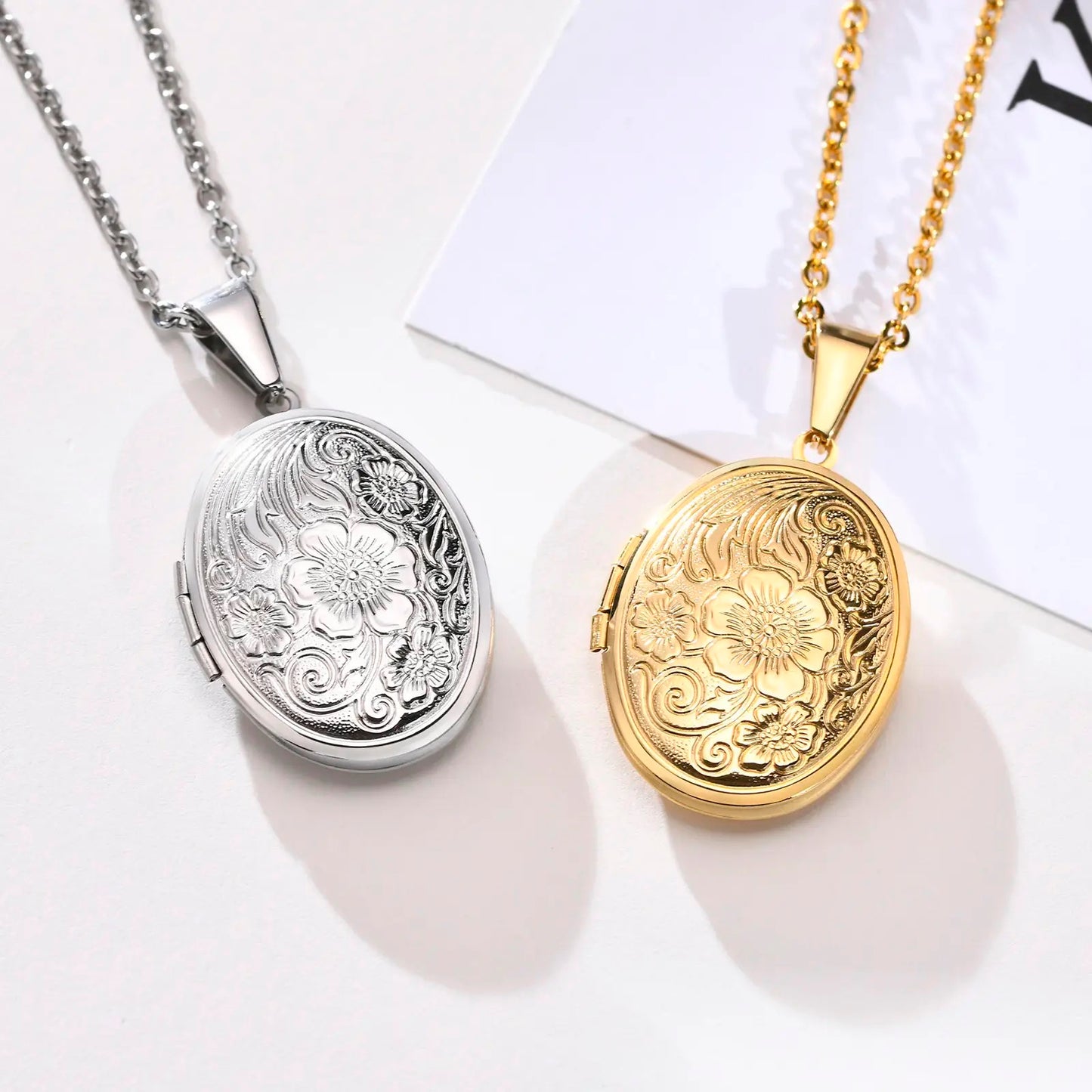 Gold Oval Vintage Flower Locket