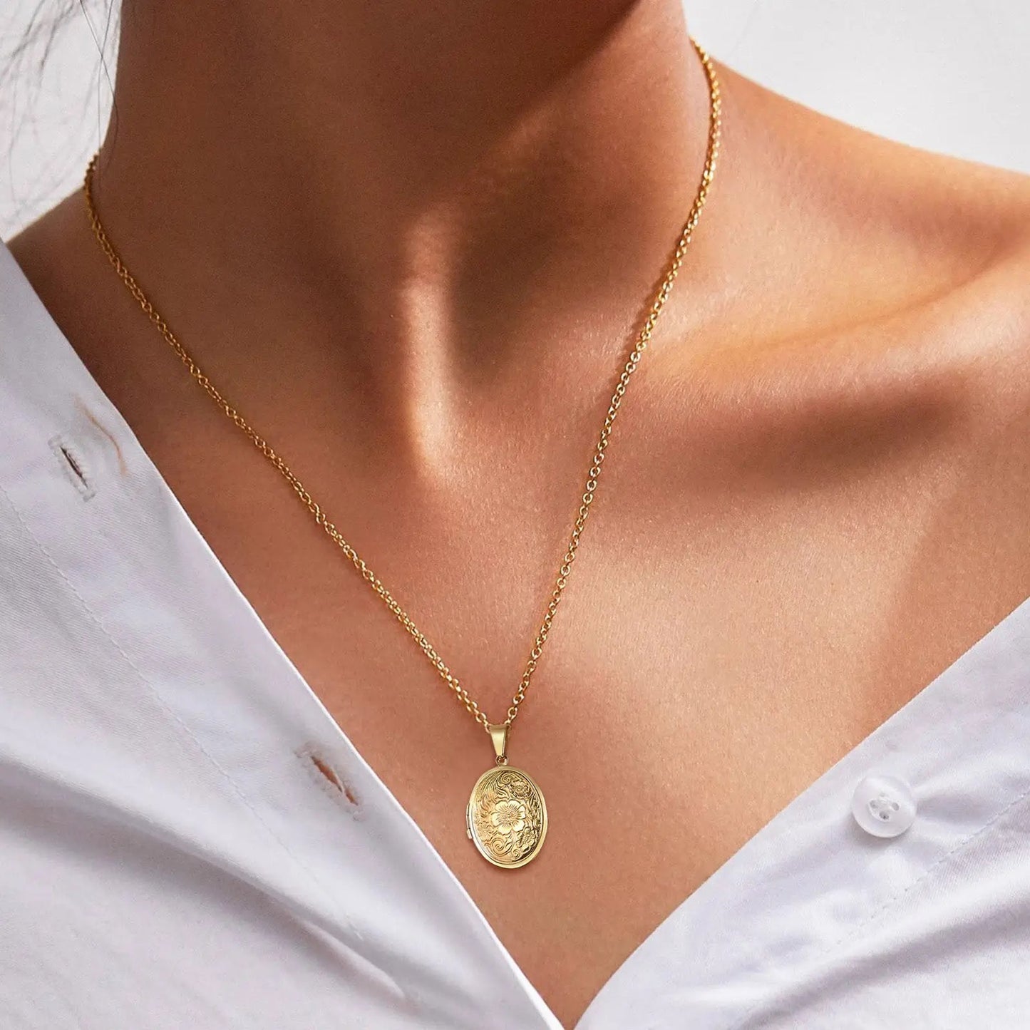 Gold Oval Vintage Flower Locket