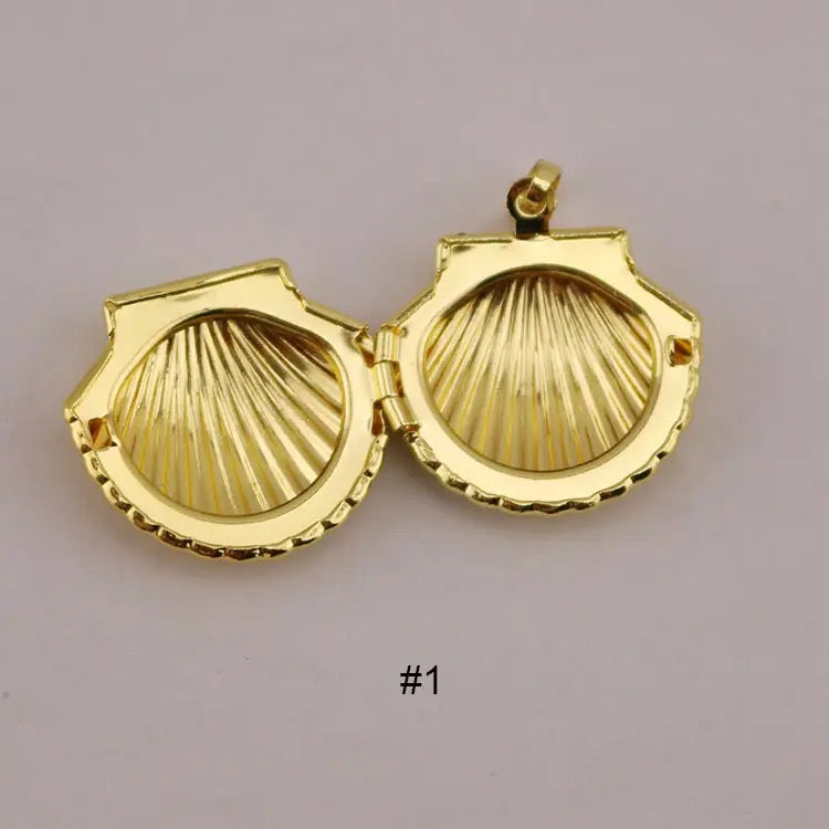 Clam Locket